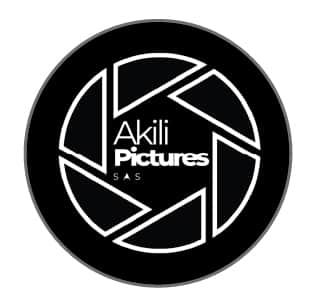 Akili Pictures Logo | Diaphragme de studio SAS. Logo circulaire noir et blanc Akili Pictures SAS. Le design stylisé montre une ouverture de diaphragme de caméra.